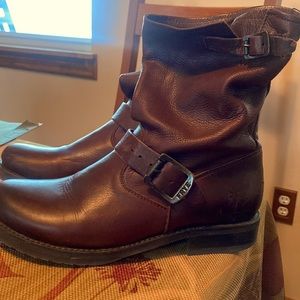 Womens 7.5 Frye boots